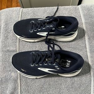 Brooks ghost walking shoes